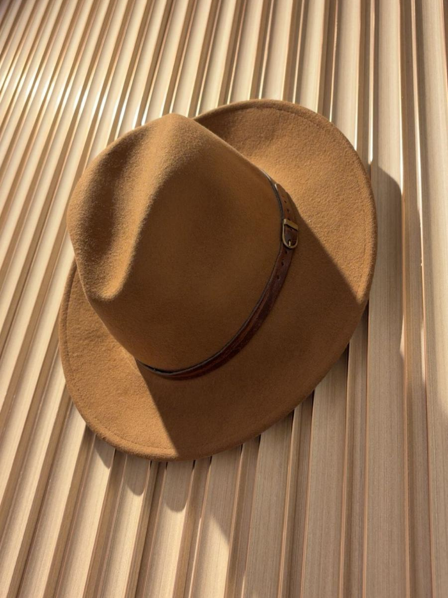 כובעים וחגורות