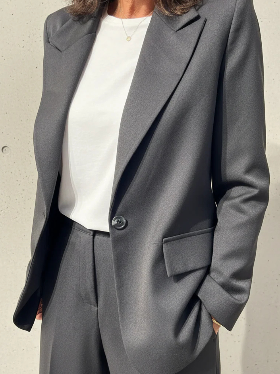 בלייזר מחוייט מבית Studio Parisien