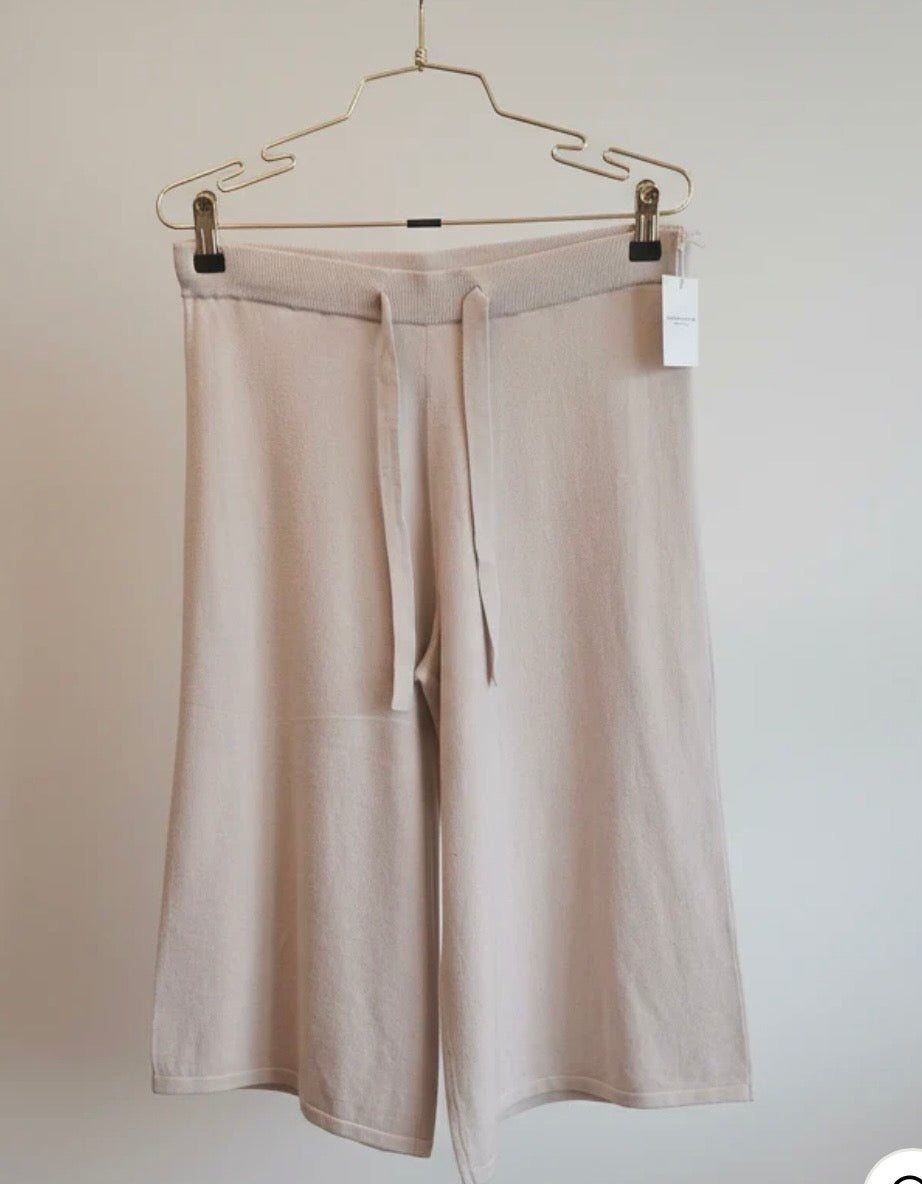 MAJESTIC FILATURES Bermuda Pant Ecru