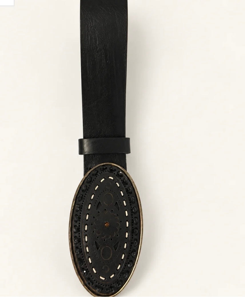JULIA

JULIA Black Embellished Oval Buckle Belt