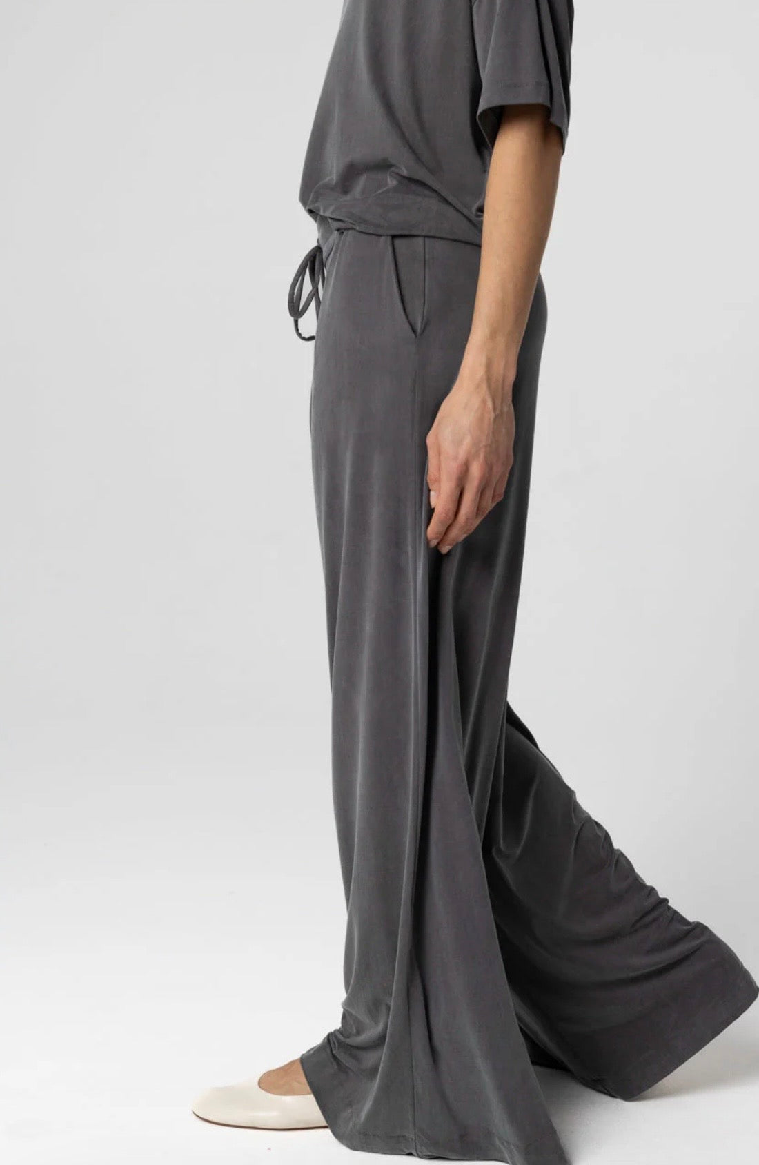 MAJESTIC DARK GRAY PANTS IN CUPRO / ELASTANE