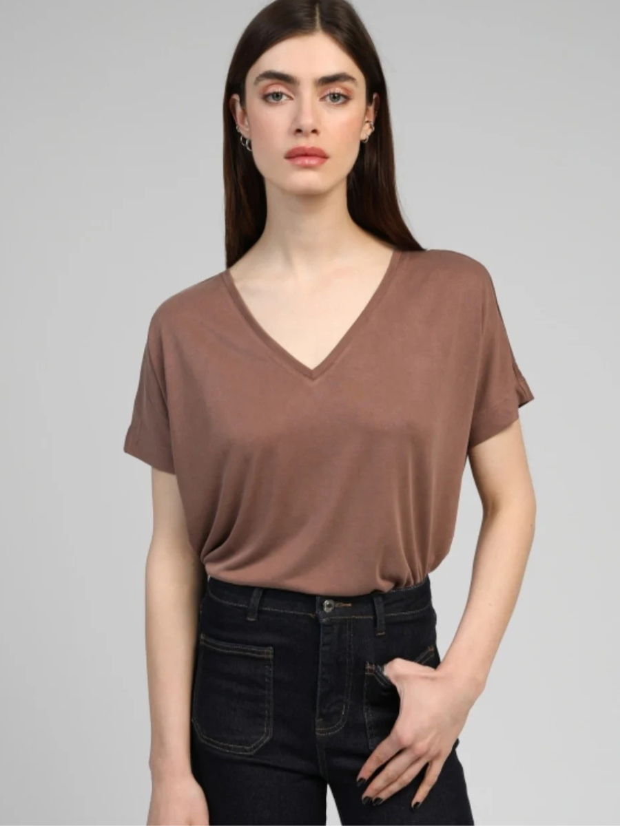 ANGE V NECK T-SHIRT IN MOKA