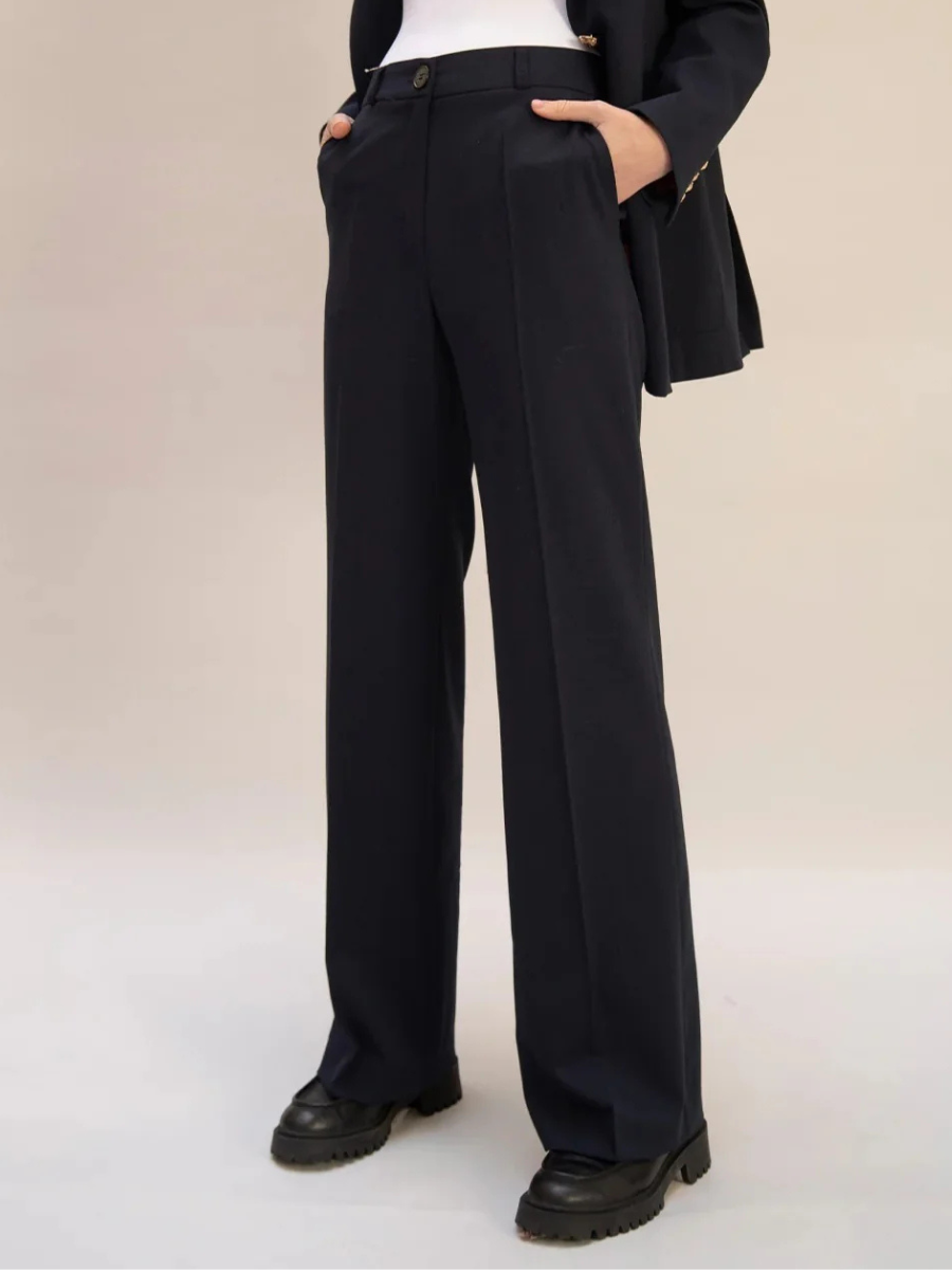 Été Comme Hiver Paris Riviera Tailored Pant In Black