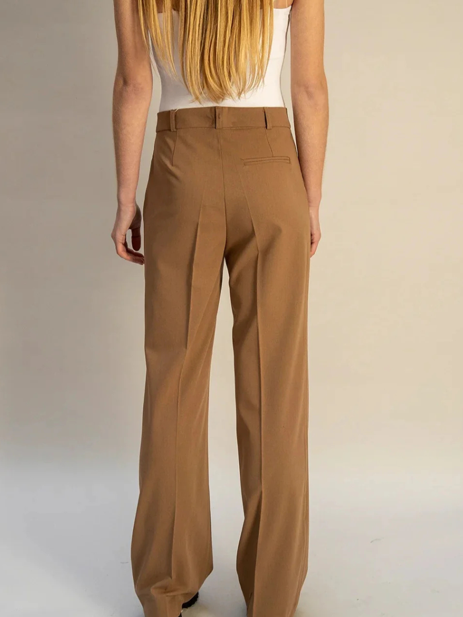 Été Comme Hiver Paris Riviera Tailored Pant In Camel