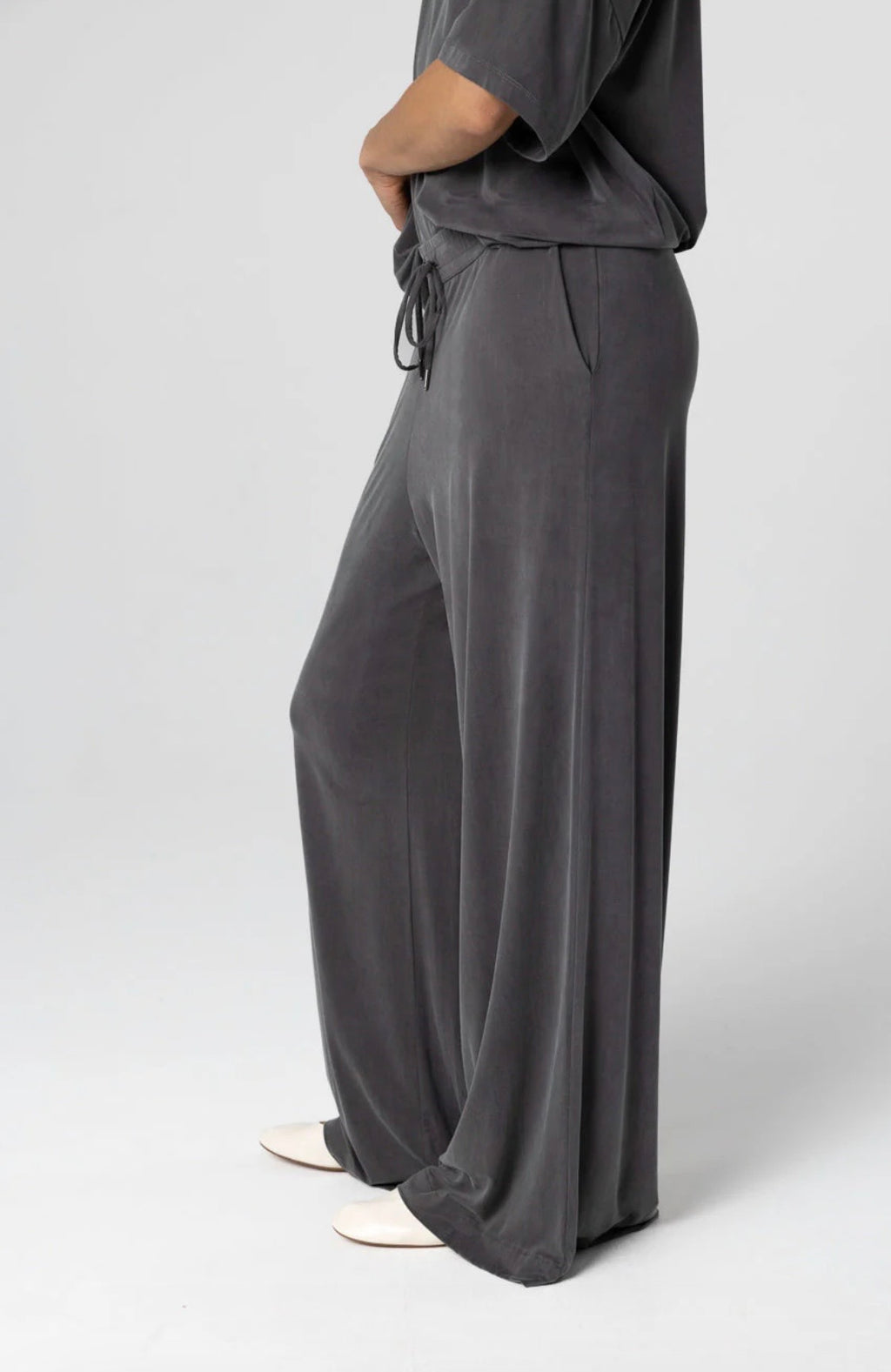 MAJESTIC DARK GRAY PANTS IN CUPRO / ELASTANE