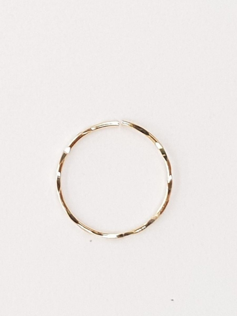 14K חישוק דק חיתוכי לייזר זהב