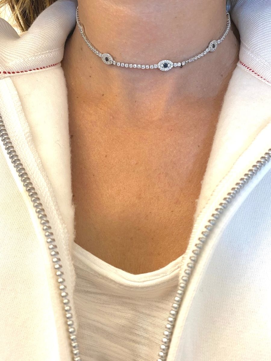 צ'וקר עיניים משובץ