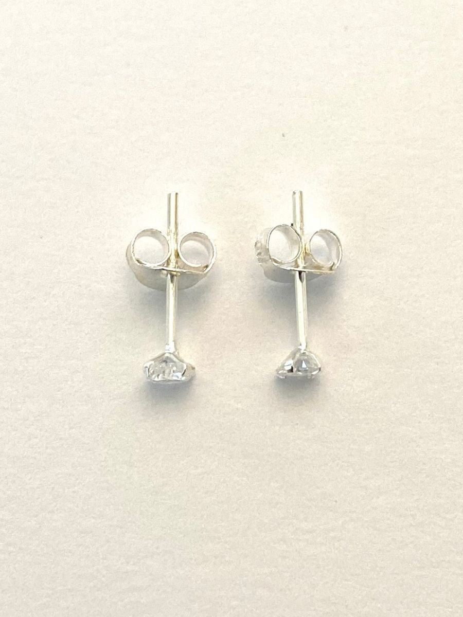 זוג עגילי זירקון