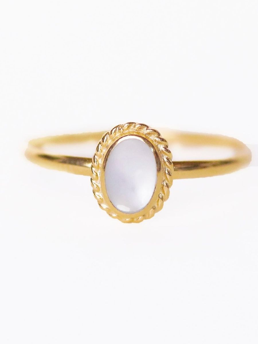 טבעת אבן חלבית